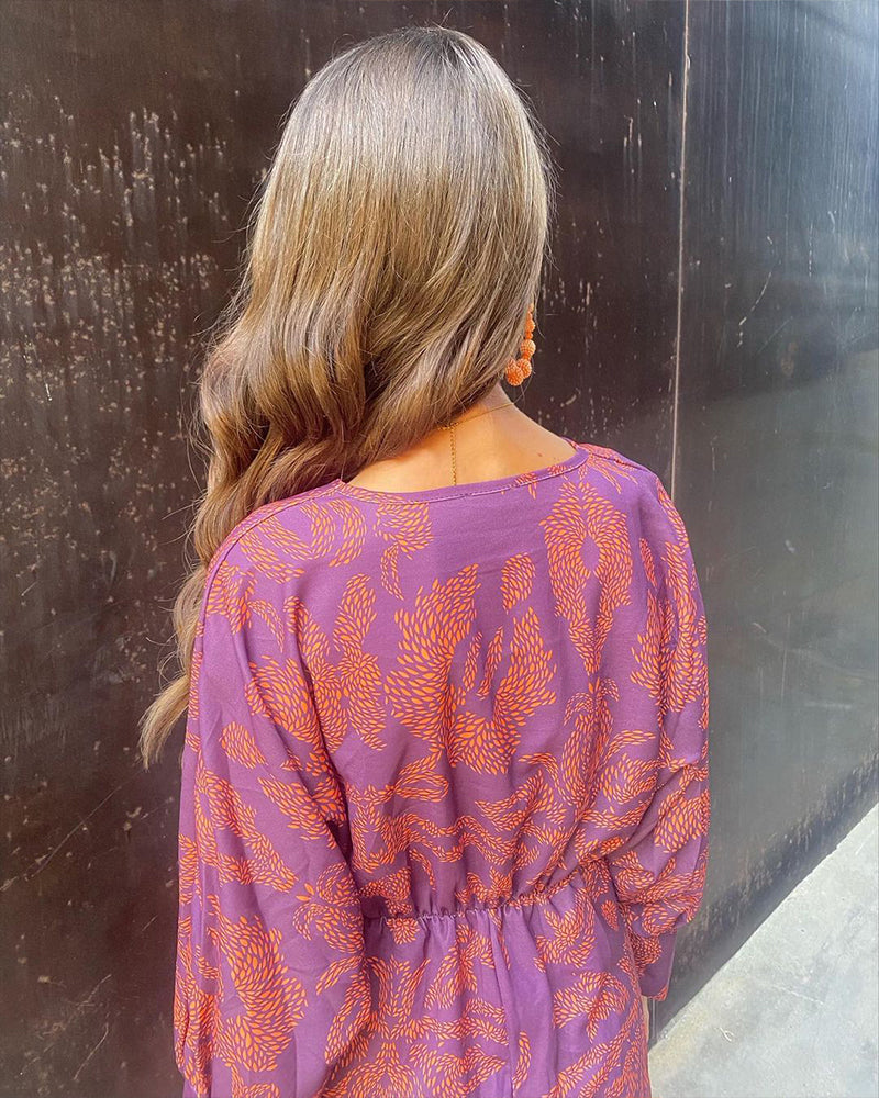 Elegant vintage V-neck dress for women | Akira -10