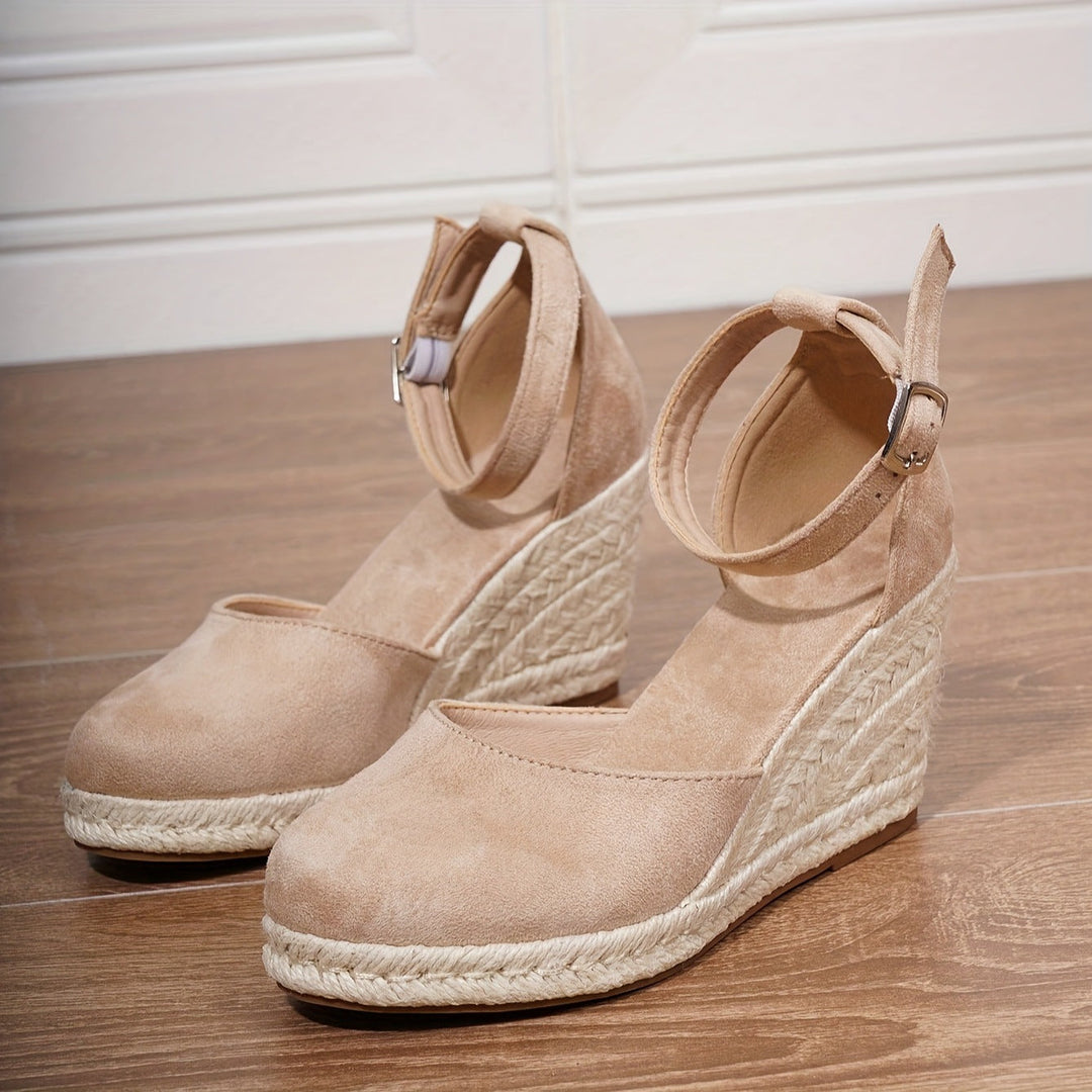 Stylish Women's Sandals On Flat Sole Straps