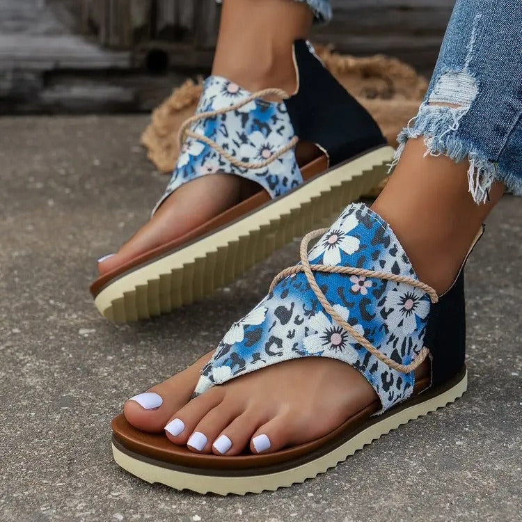 Trendy sandals with print for women