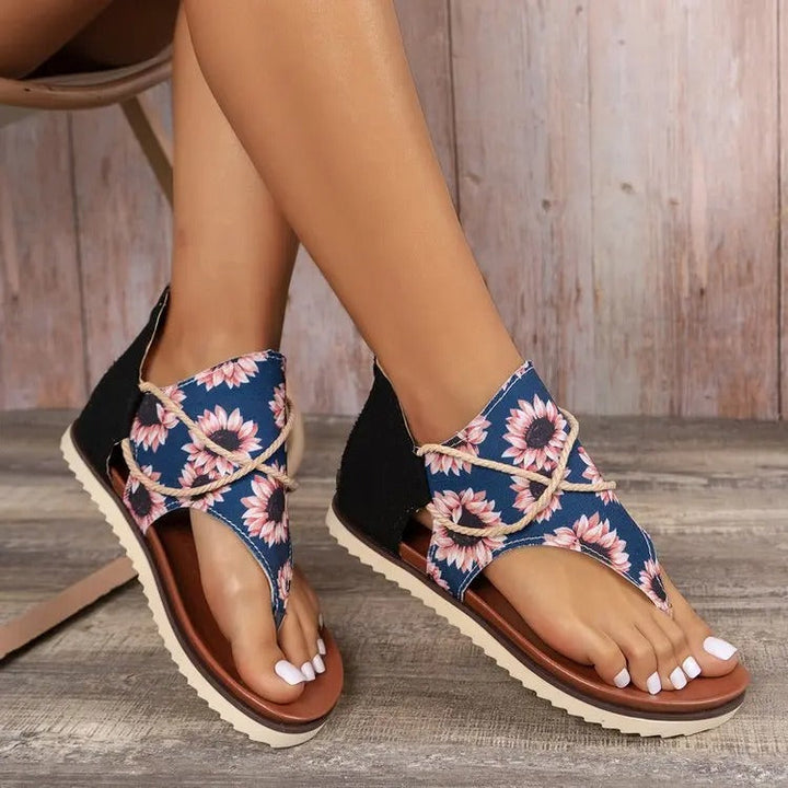 Trendy sandals with print for women