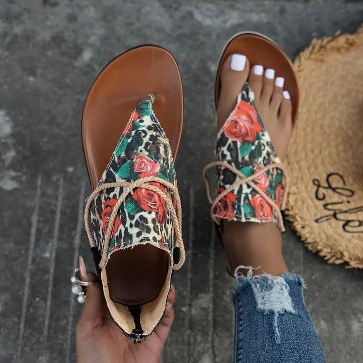 Trendy sandals with print for women