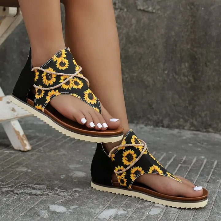 Trendy sandals with print for women